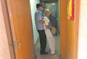 這一抱，讓89歲老伯遠離被騙