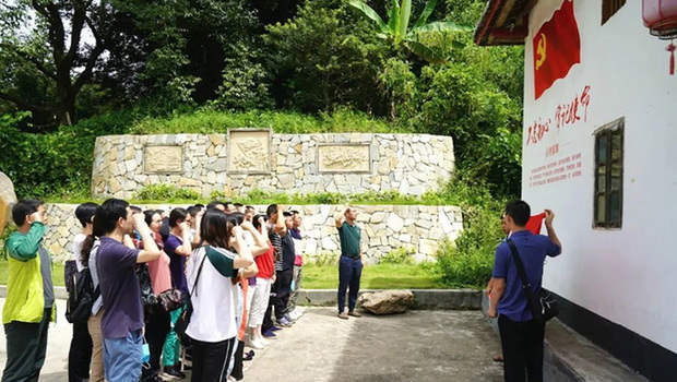 賽馬總公司第一、第四黨支部聯合開展主題黨日活動