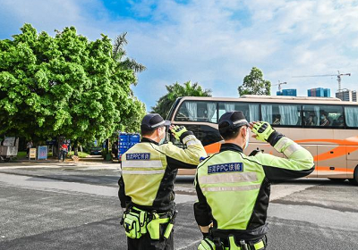 高考首日东莞公安投入警力超7000人次暖心护航