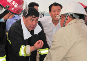 牛跃光总队长现场指挥惠州中海油火灾作战