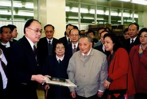 小平同志视察深圳先科公司(组图)