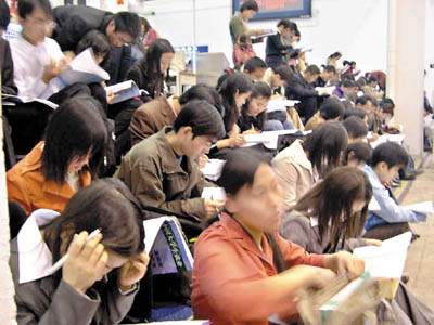 深圳 招聘会_其它事务区招聘会人人有工作的盛况(3)